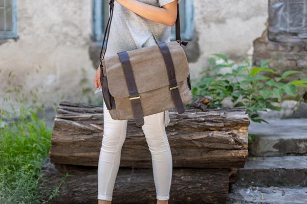 Top 4 Features to Look for in a Canvas Laptop Messenger Bag